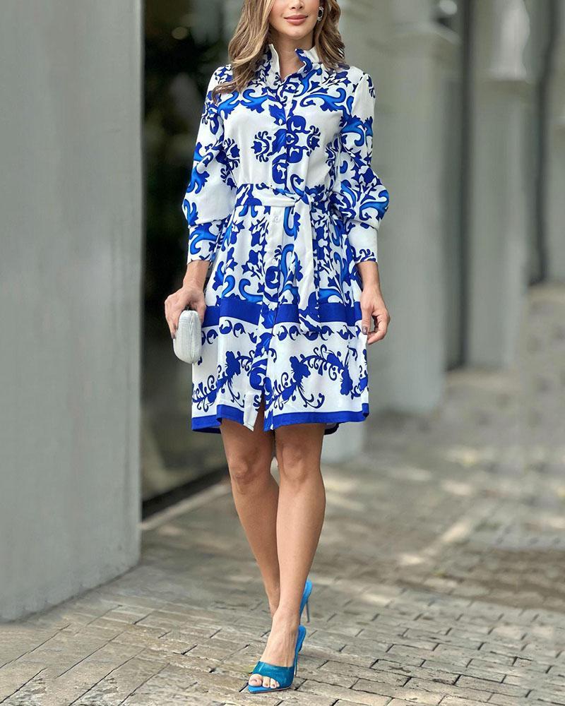 Stylish long-sleeved midi dress