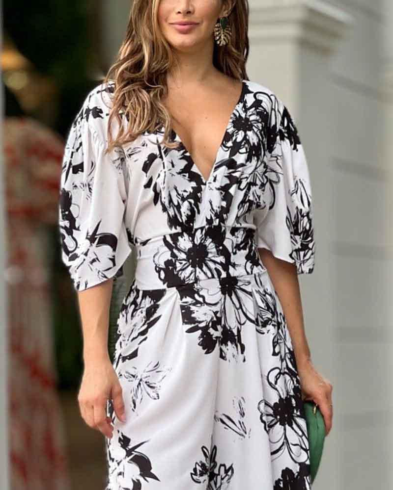 Stylish V-neck printed jumpsuit