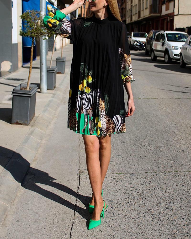 Casual crew neck pleated dress