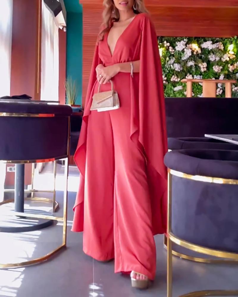 Stylish open-back jumpsuit with cape sleeves