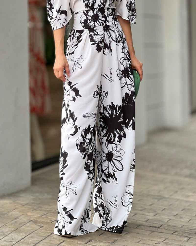 Stylish V-neck printed jumpsuit