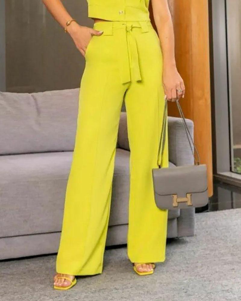 Stylish two-piece suit with sleeveless cropped shirt & trousers