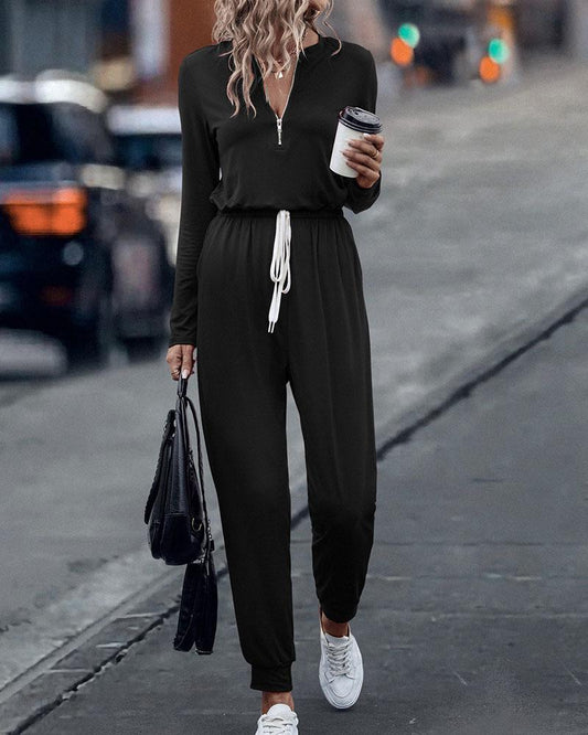 Chic and casual zipped jumpsuit